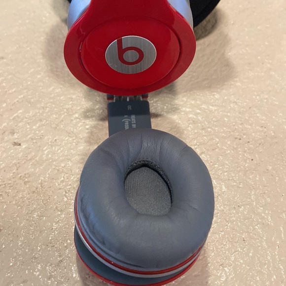 Red Beats by Dr Dre headphones - Picture 4 of 9